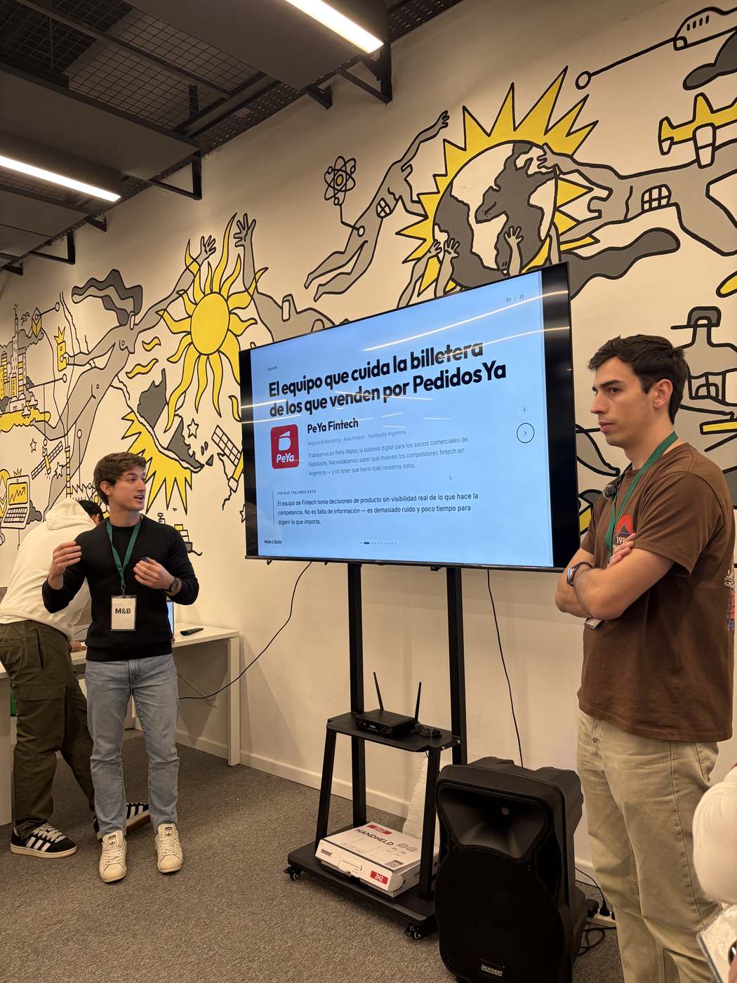 Equipo presentando su solución
